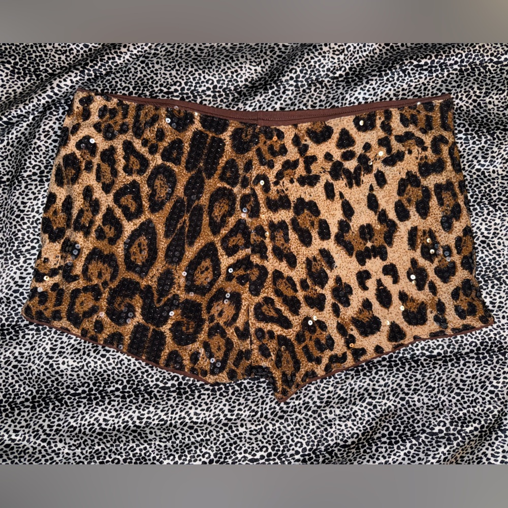 Shiny Leopard Print Women's Shorts - Picture 3 of 3